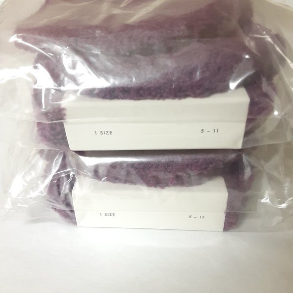 POINTE STUDIO SET OF 2 POST WORKOUT PLUM ALOE INFUSED SCENTED COZY SOCKS NEW - Picture 3 of 4